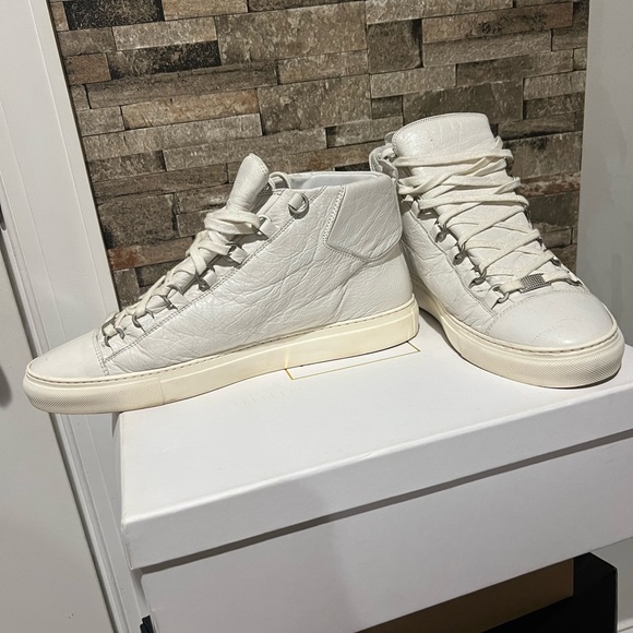 Balenciaga - Picture 4 of 11